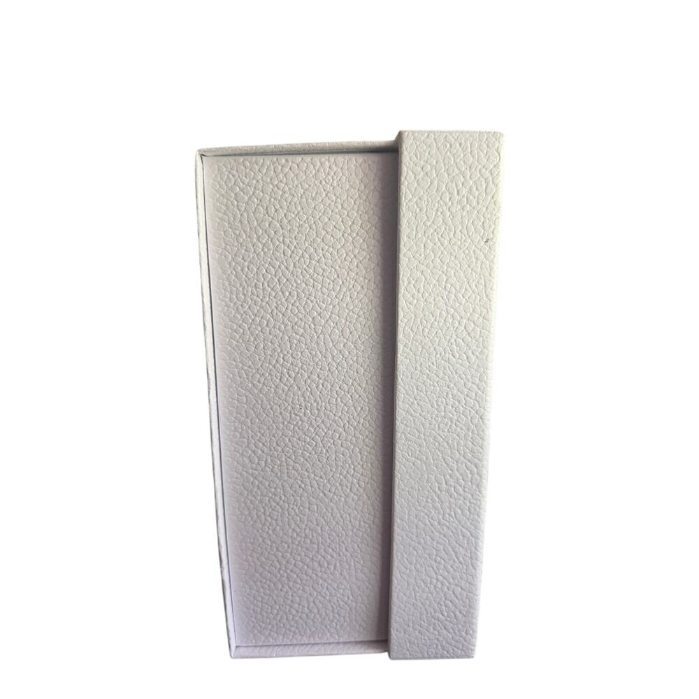 Authetic Dior White And Gold Gift Box With Branded Tissue And Stuffing - Picture 8 of 12